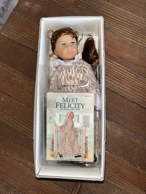 Vintage Felicity Merriman American Girl 6.5” Mini Doll with Book RETIRED
